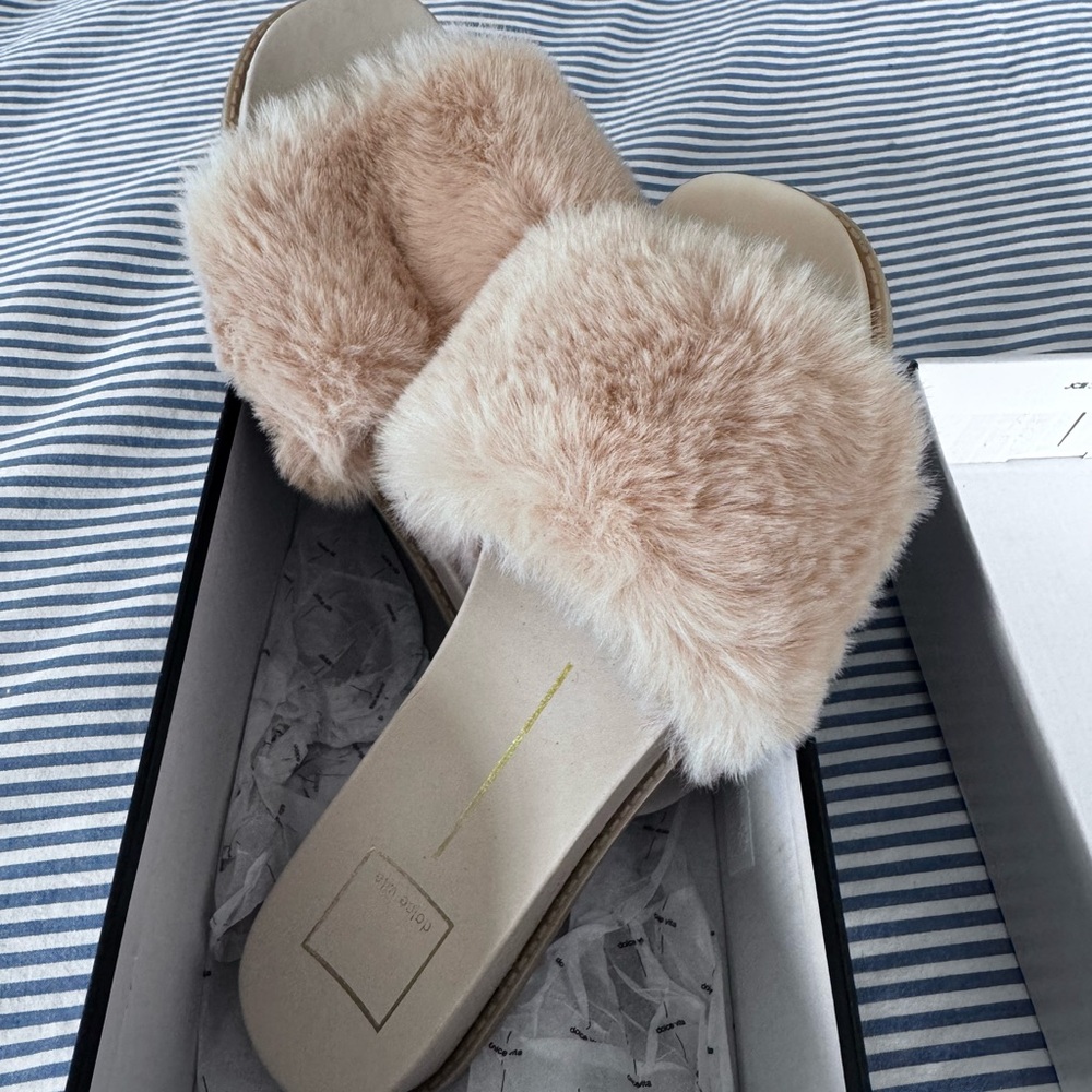 Dolce Vita Fuzzy Sandal 9